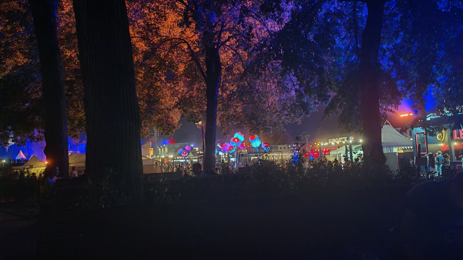 Première journée du Cabaret Vert avec Benoît Féroumont et Marion Besançon, entre concerts et BD