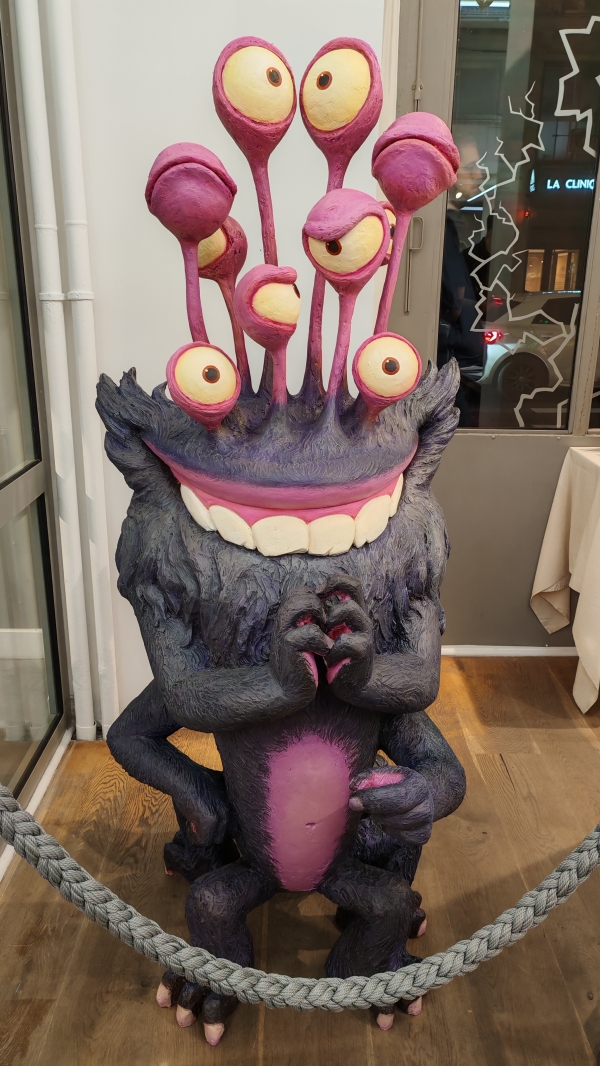 Une sculpture sympa de monstre Une sculpture d'un monstre sympa de Stan Manoukian