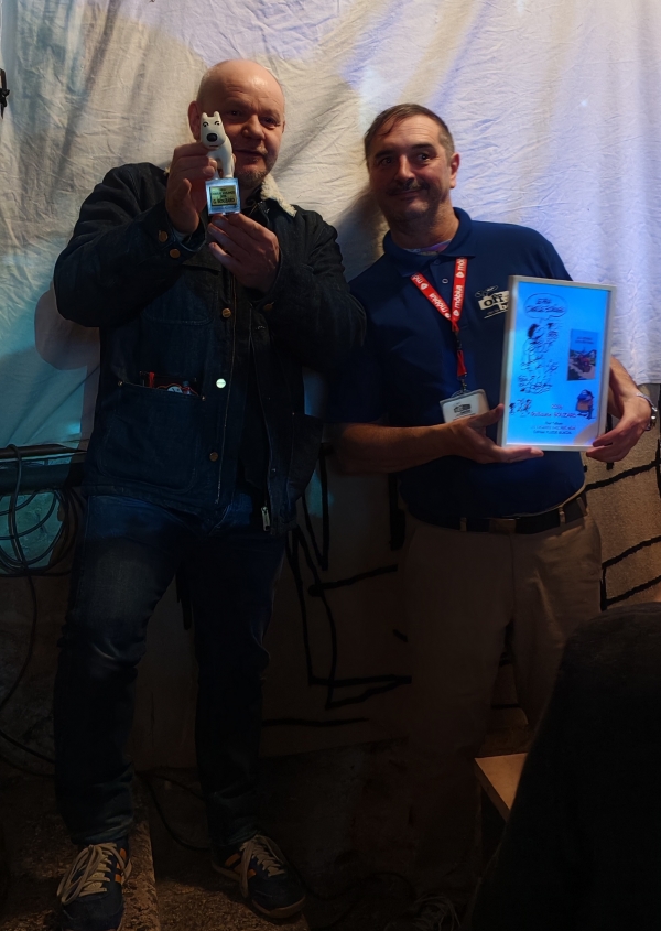 Gros plan sur Guillaume Bouzard, récompensé par le Prix Schlingo 2026 au Grand Off du Festival de la bande dessinée d’Angoulême.