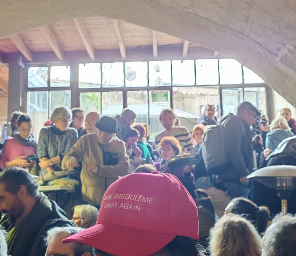 Make Angoulême Great Again ! Une casquette tendance pendant le Grand Off !