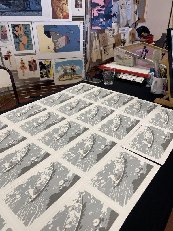 Claire Beaino vient depuis des années enseigner l'art de la sérigraphie à notre festival. Au festival, elle réalisera en direct devant les visiteurs une sérigraphie qu'ils pourront emporter avec eux