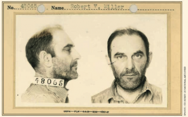 Photo d'identité judiciaire de la police fédérale américaine, sous le nom de Robert miller.