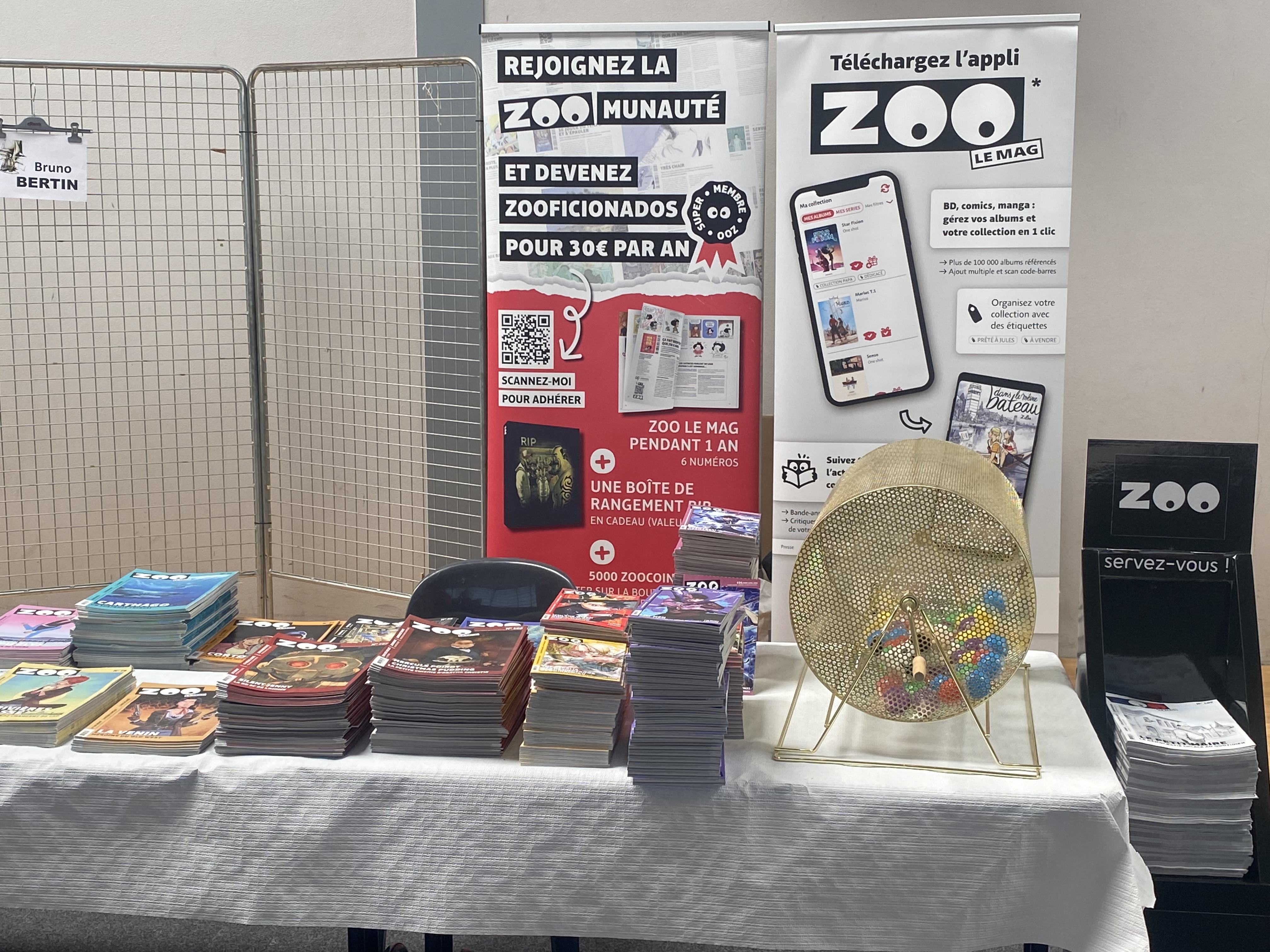 Stand du magazine ZOO aux Journées de la BD