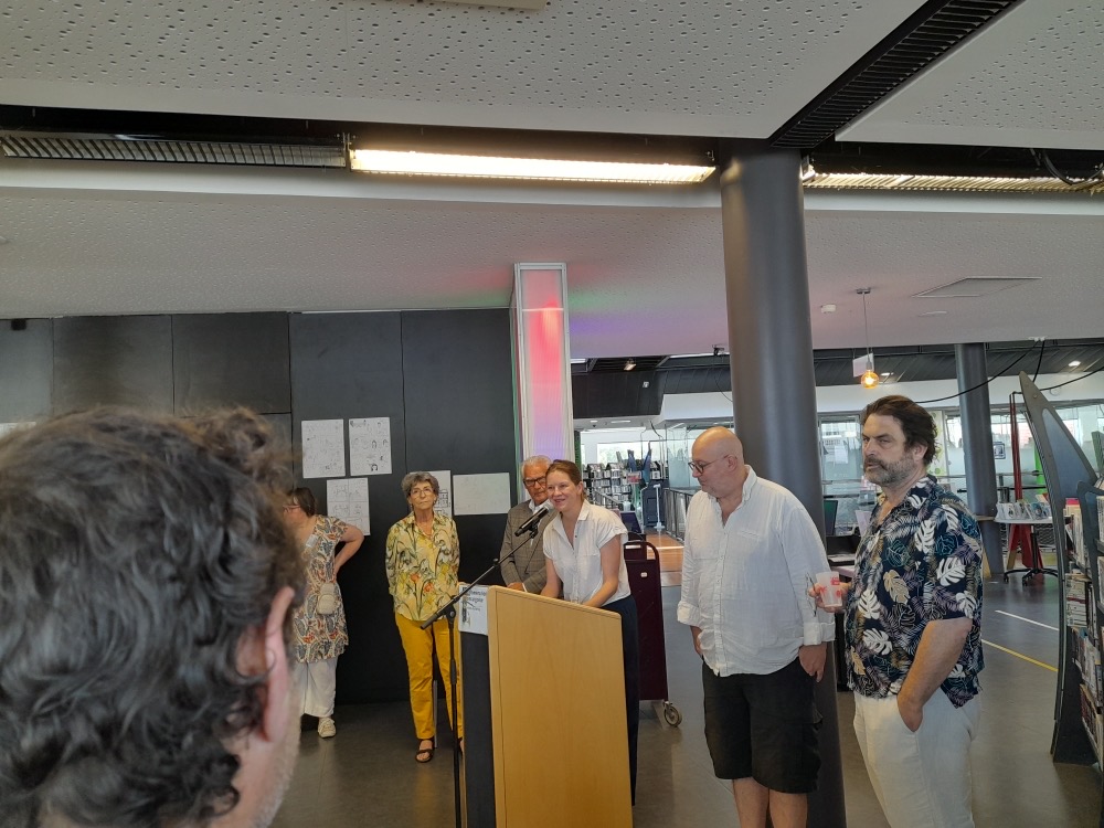 Inauguration de l'exposition par Maud Rouchaussée, présidente de l'Association Alfagatibul avec Elisabeth Aubrac, Jean-David Morvan, Dominique Bertail et Jean-Paul Billault, président de l'Agglomération montargoise