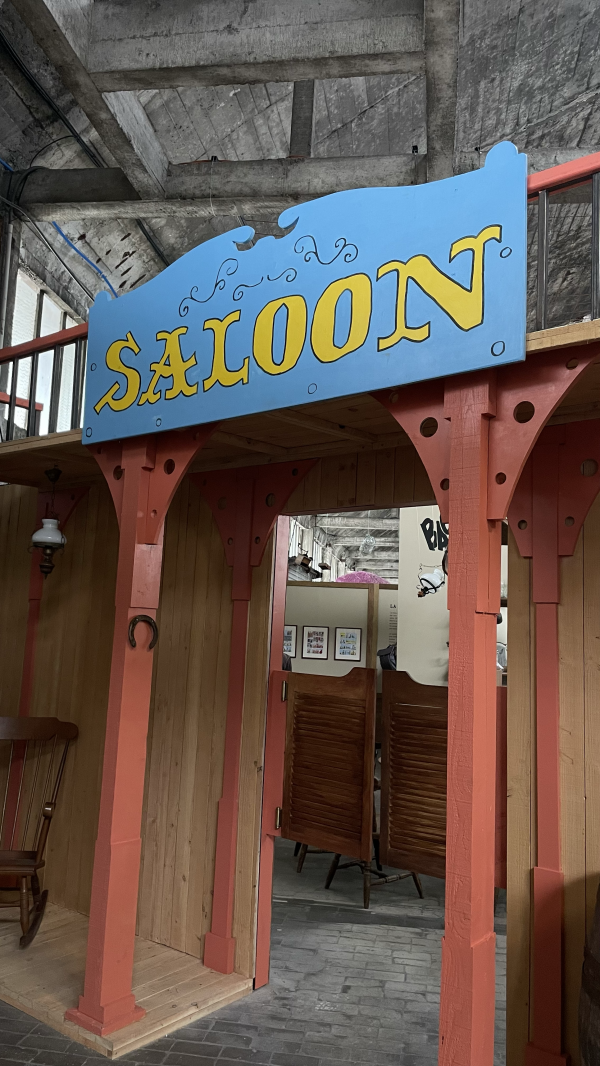 expo Lucky Luke Reconstitution grandeur nature du saloon dans Lucky Luke