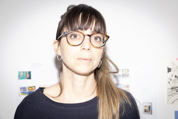 Portrait de la dessinatrice Dora Formica