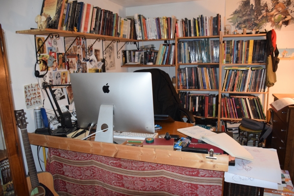 Vue d'ensemble de l'atelier de Gael Séjourné, dans sa maison en Vendée