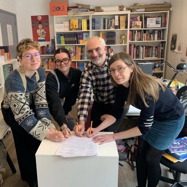 Serge Ewenczyk : 20 ans des éditions Ça et Là, et toujours debout Depuis 2025, les éditions Ça et Là sont devenus une SCOP (Société coopérative de production) © Ça et Là