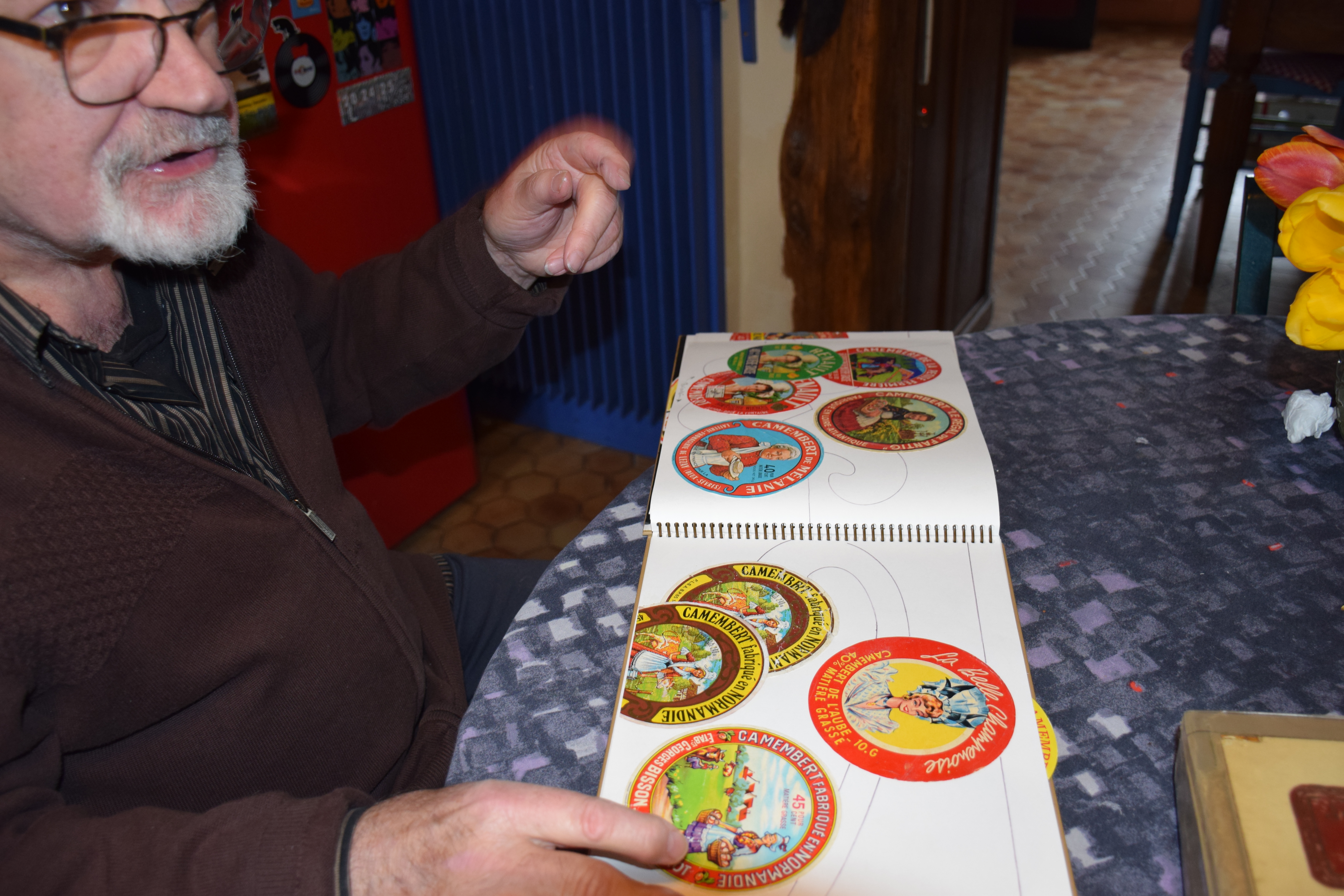 Jean Solé collectionne les étiquettes de fromages anciennes